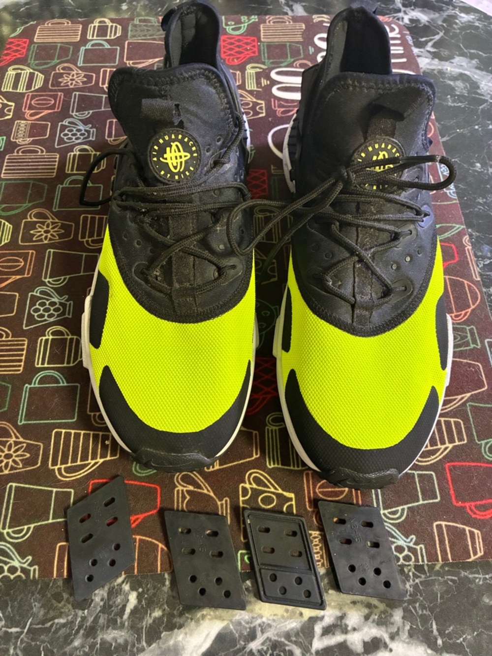 Nike Men’s Athletic Shoes Black and Neon Yellow,Never Worn